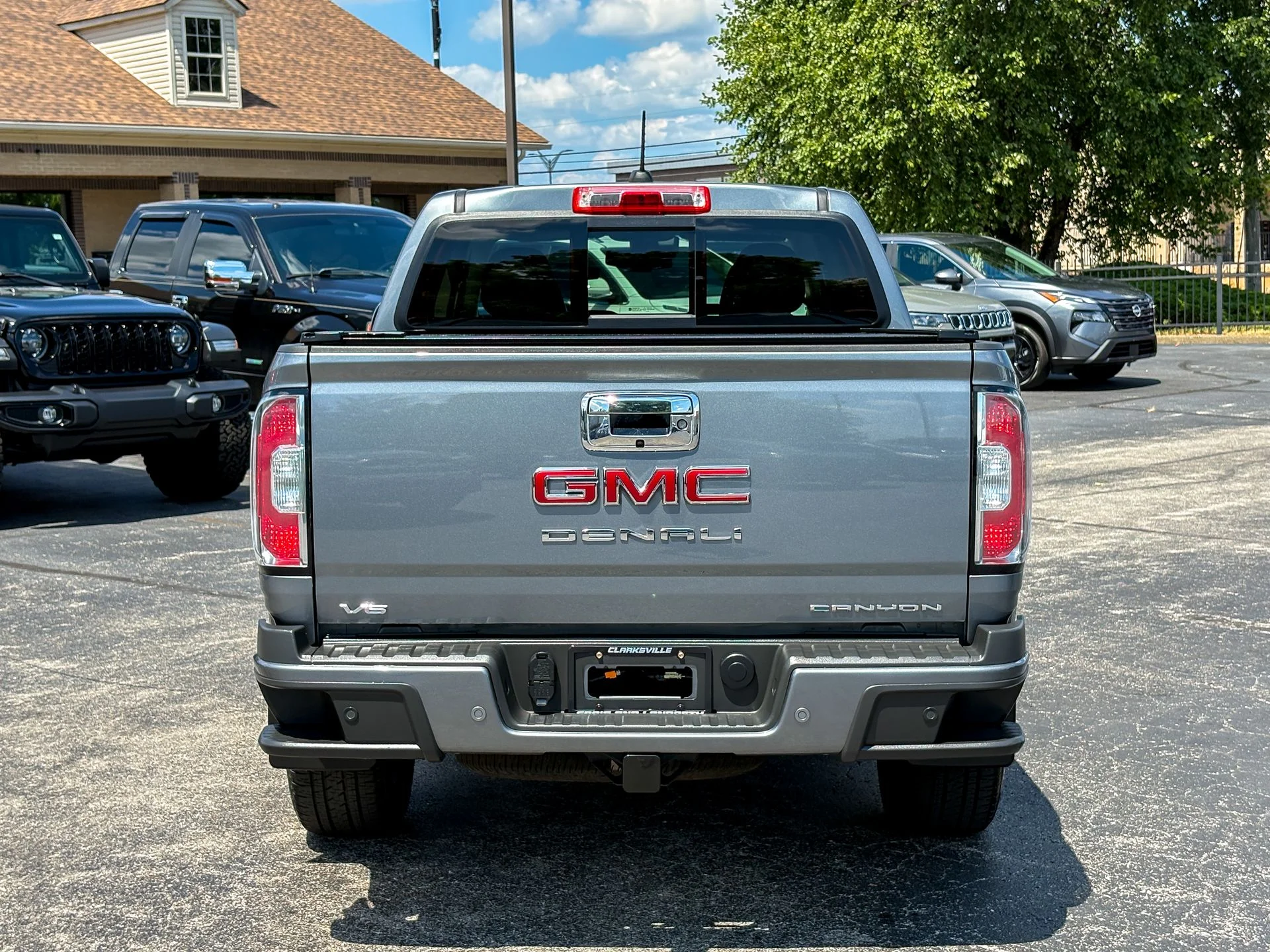 Used 2022 Gray GMC Denali image 10