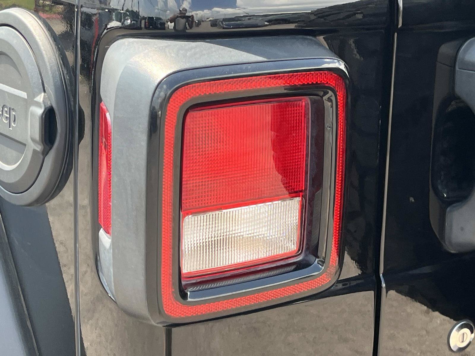 Used 2018 Black Clearcoat Jeep Sport S image 11