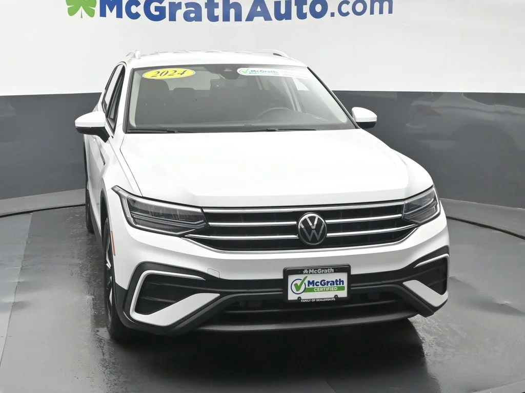 Used 2024 White Volkswagen 2.0T SE image 5