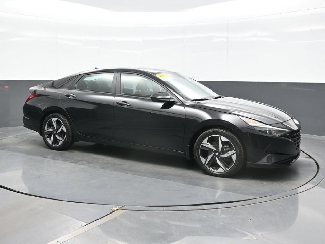 Used 2023 Black Hyundai SEL image 7