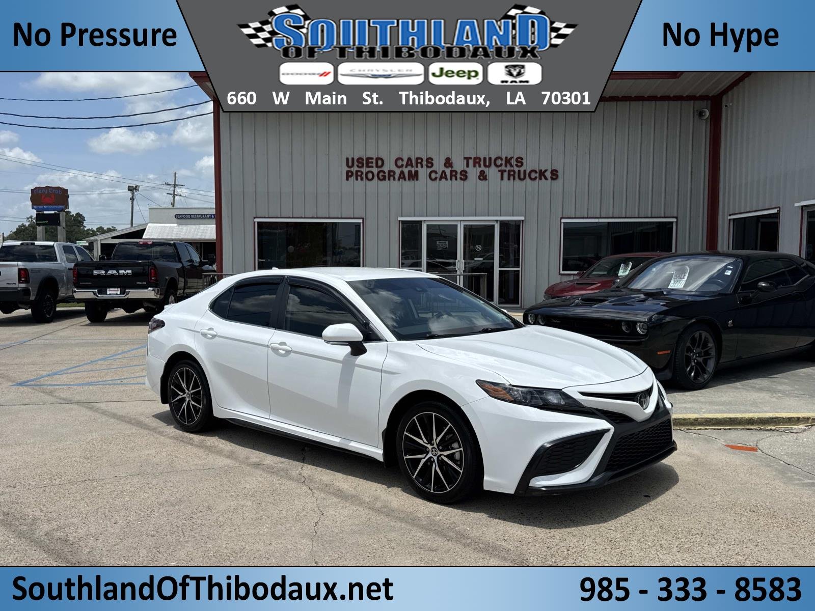 Used 2023 Ice Cap Toyota SE Nightshade image 1