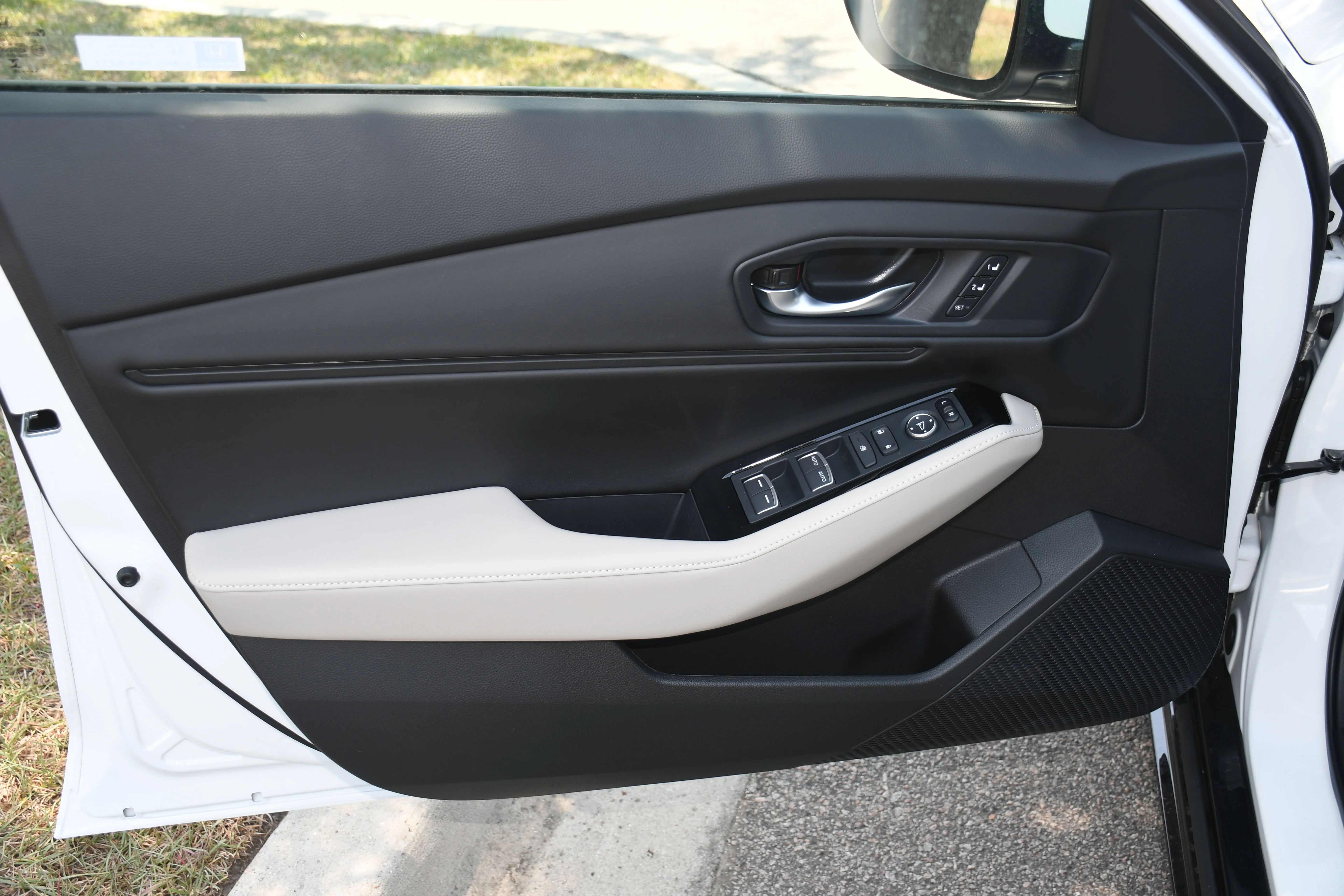 New 2026 Platinum White Pearl Honda Touring image 5