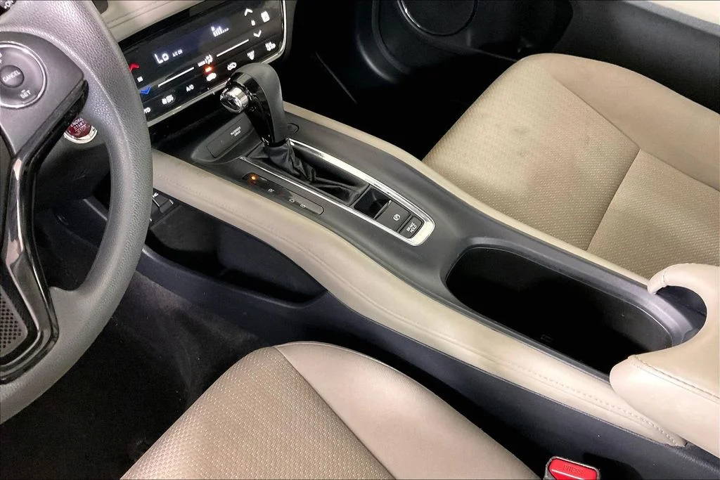 Used 2018  Honda EX image 17