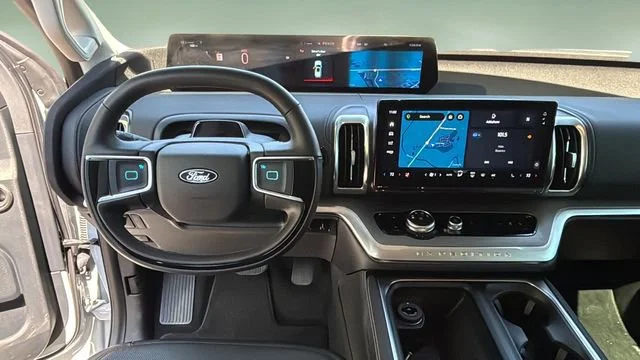 Used 2025  Ford Platinum image 10