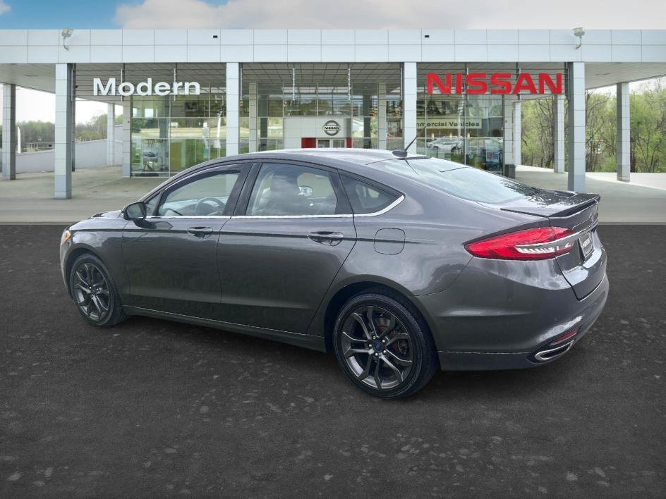 Used 2018 Magnetic Metallic Ford SE image 3
