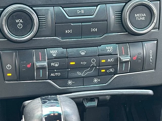 Used 2019 Oxford White Ford XLT image 5