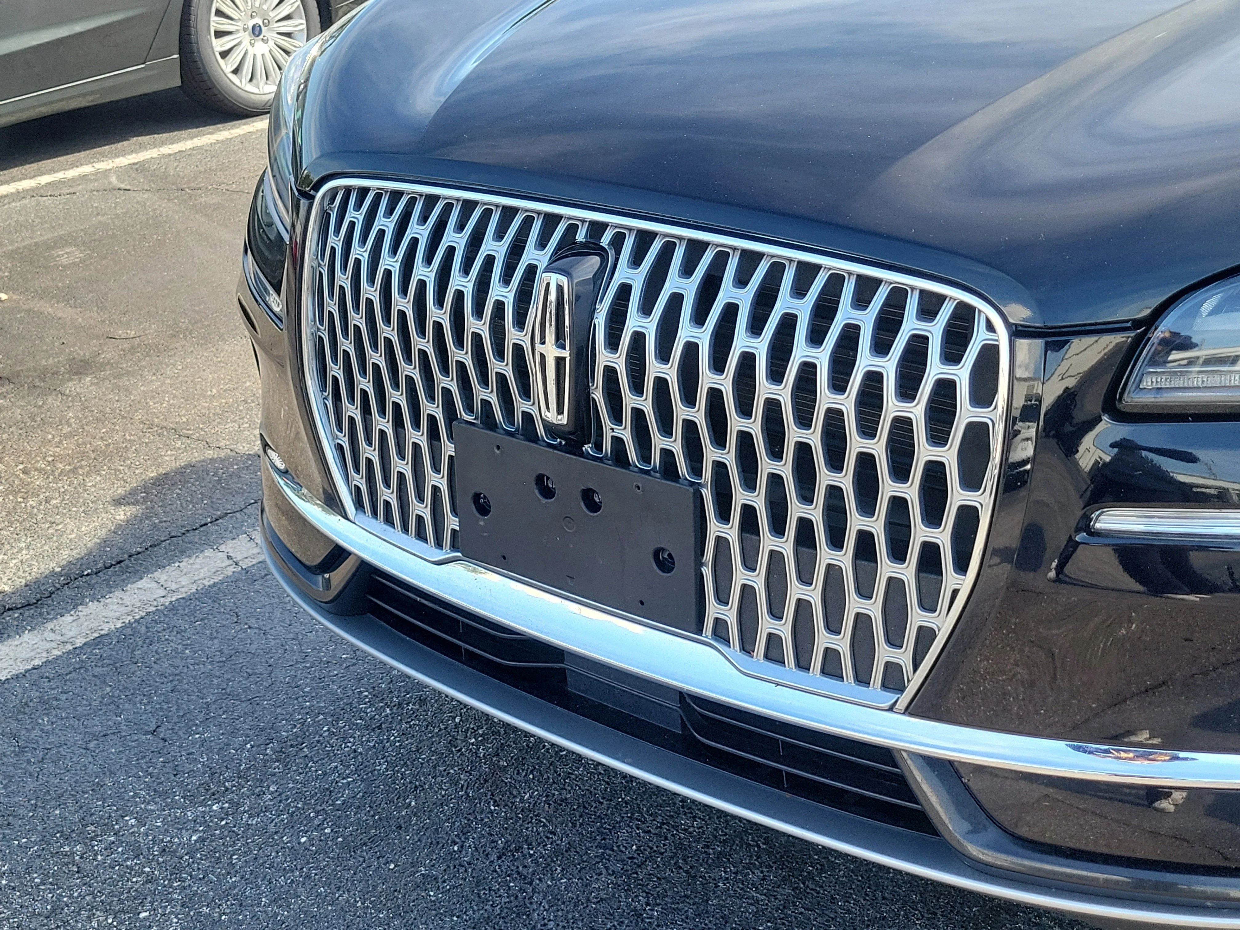 Used 2023 Black Metallic Lincoln Standard image 4