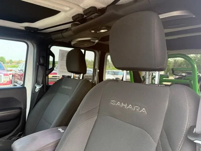 Used 2018 White Jeep Sahara image 11