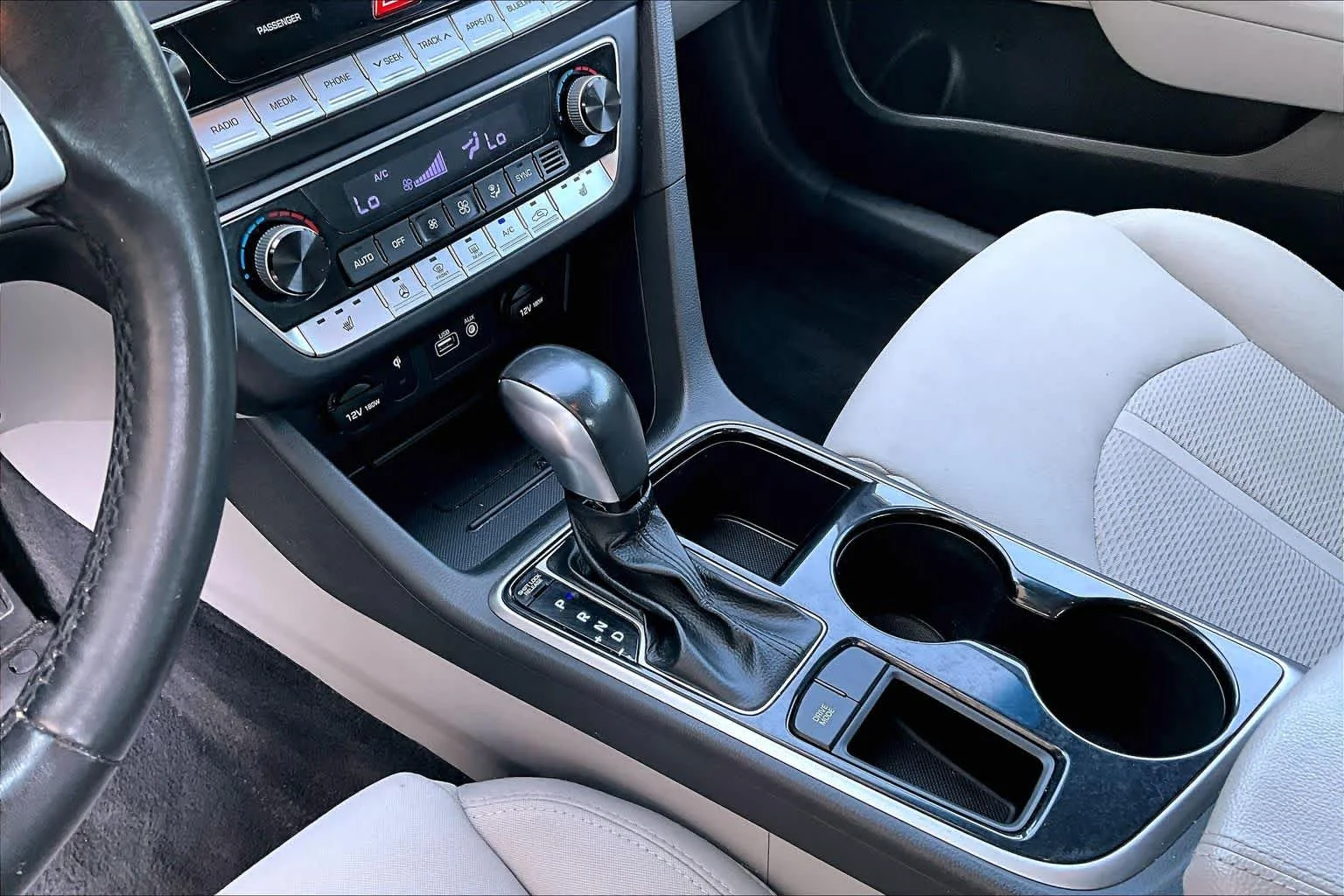 Used 2019 Quartz White Pearl Hyundai SEL image 16