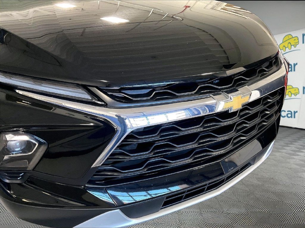 Used 2025 Black Chevrolet 2LT image 31
