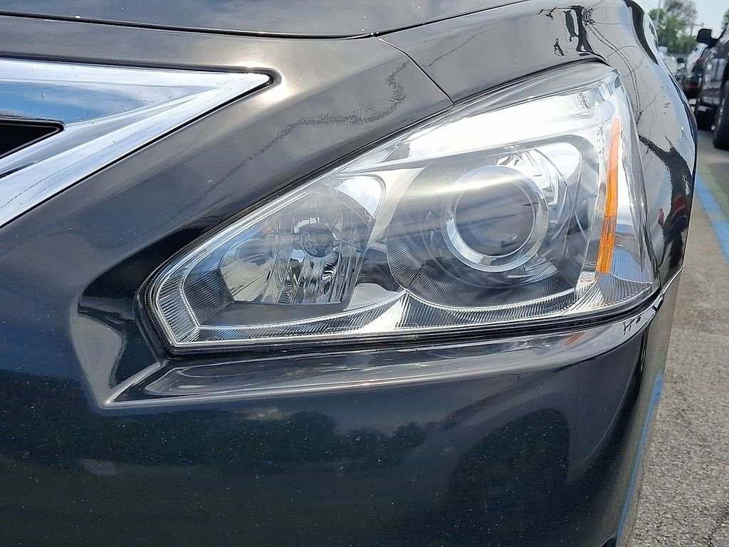 Used 2015 Black Nissan 2.5 SL image 8
