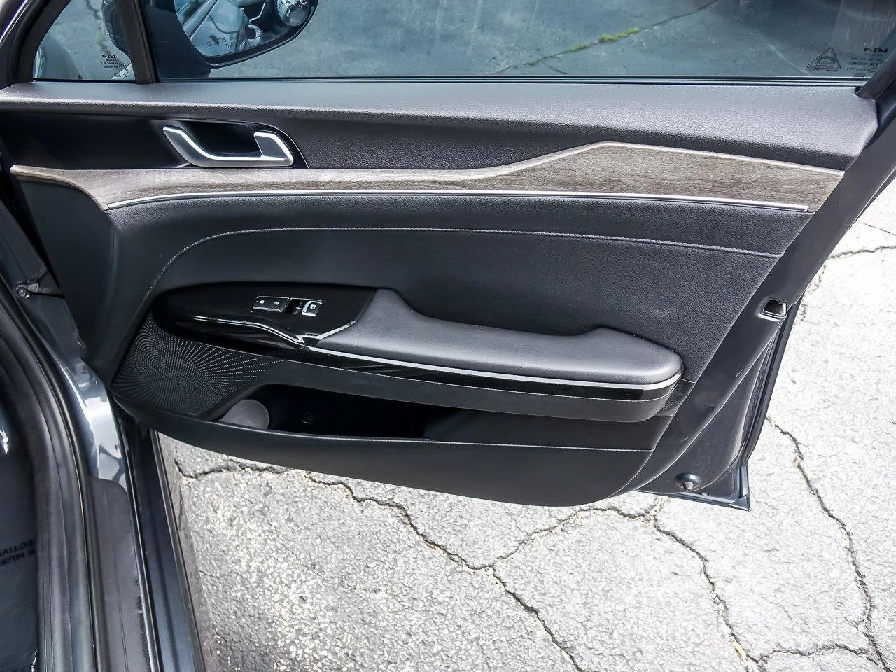 Used 2023 Gravity Gray Kia GT-Line image 31