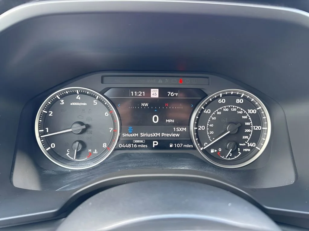 Used 2022 Silver Mitsubishi SE image 26