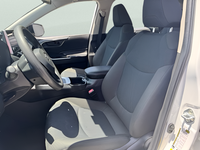 2025 Toyota RAV4 LE - Photo 10