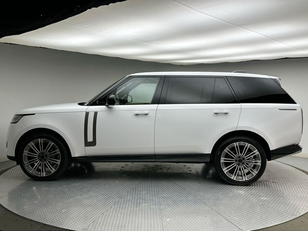 New 2026 Fuji White Land Rover SE image 2