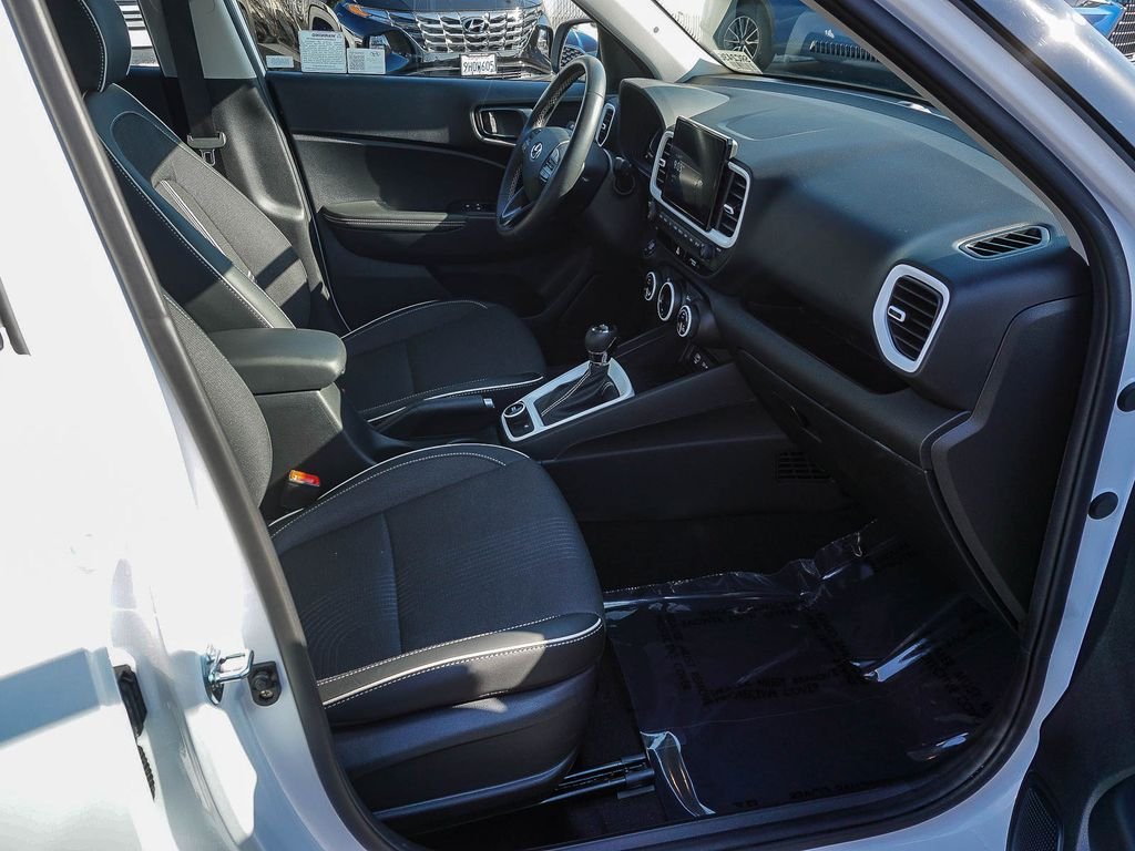 Used 2025 White Hyundai Limited image 12