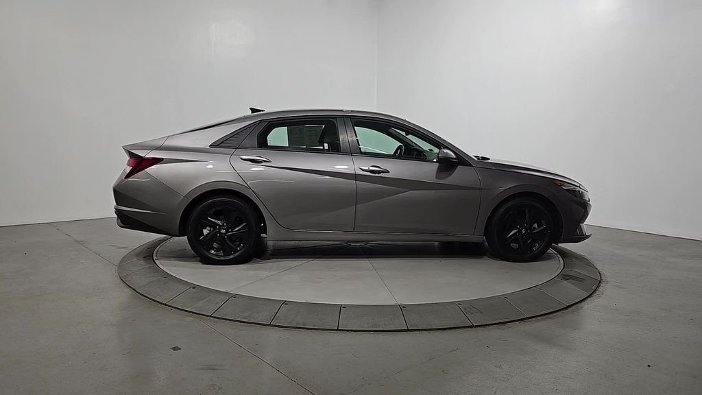 Used 2023 Silver Hyundai SEL image 7