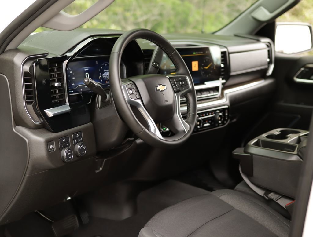 Used 2023 Summit White Chevrolet LT image 9