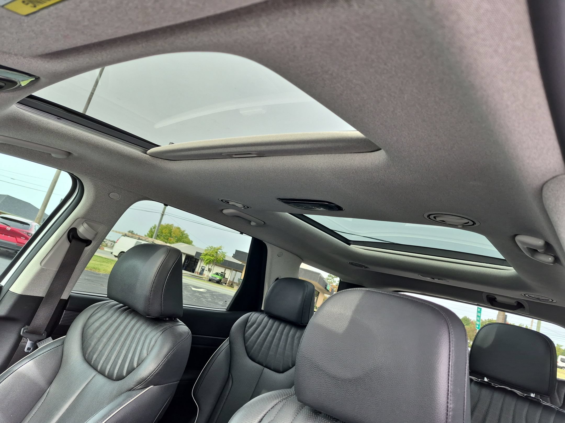 Used 2025 Hyper White Hyundai Limited image 28