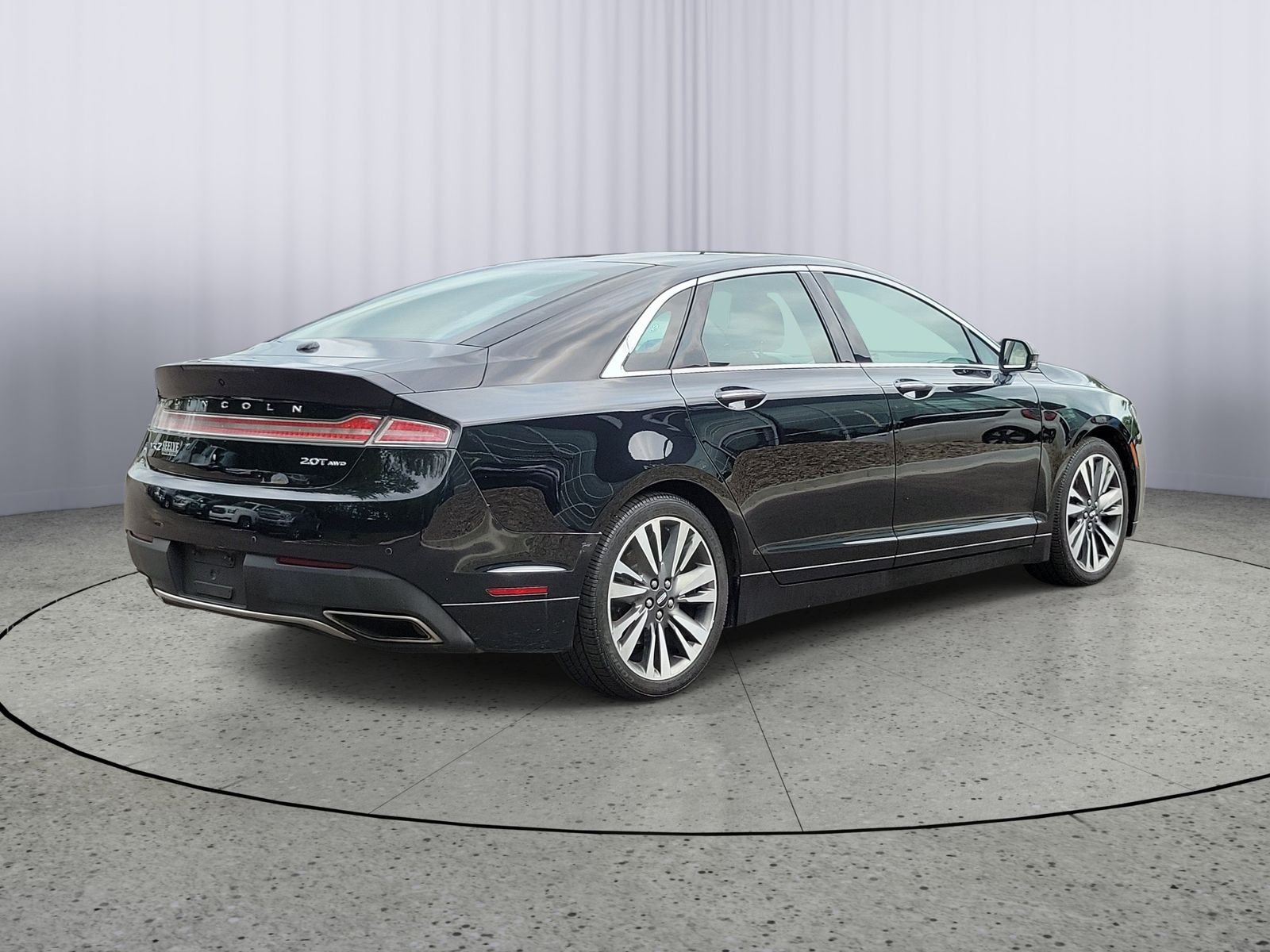 Used 2017 Black Lincoln Reserve image 3