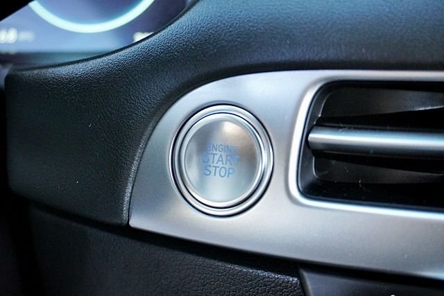 Used 2025 Silver Hyundai SEL Premium image 30