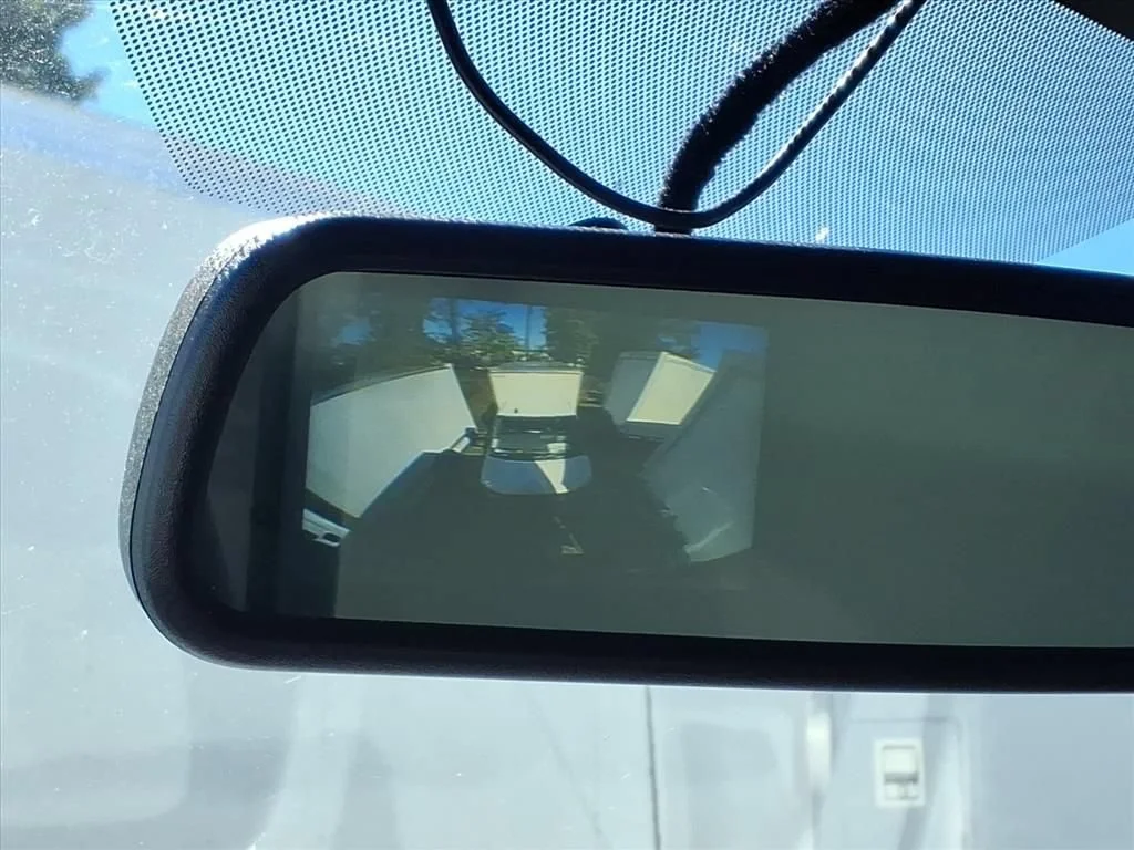 New 2025 Summit White Chevrolet 1WT image 13