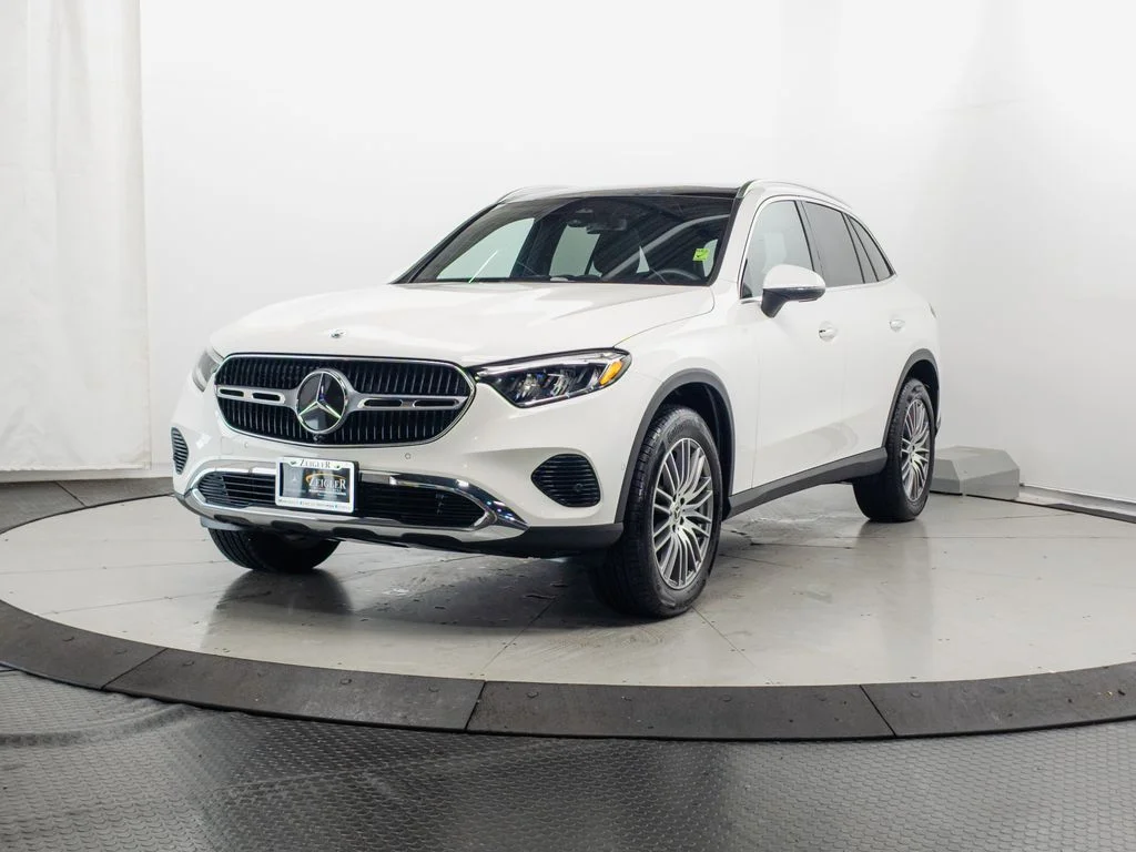 Certified Used 2026 Polar White Mercedes-Benz GLC 300 image 3