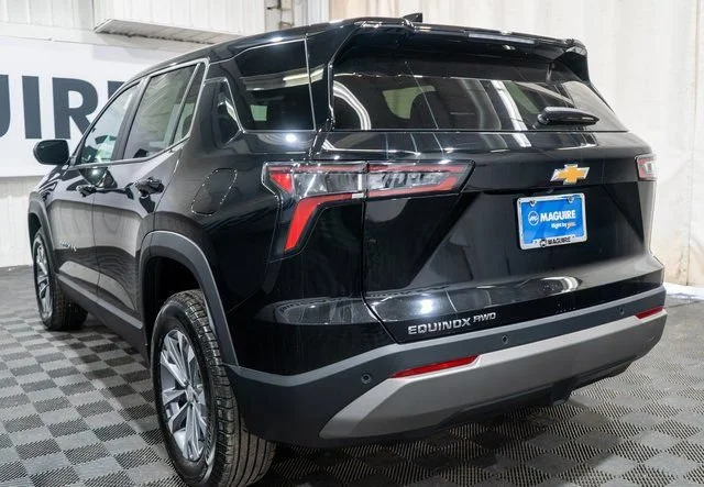 New 2027 Mosaic Black Metallic Chevrolet LT image 7