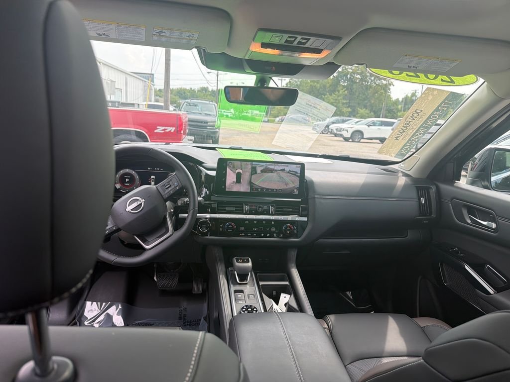Used 2026 Black Nissan Platinum image 15
