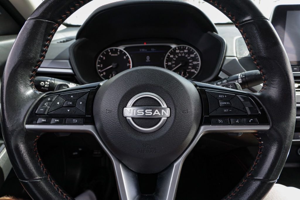 Used 2024 Silver Nissan 2.5 SR image 25