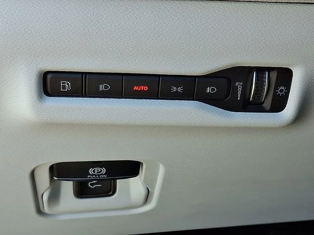 New 2026 White Jeep Laredo image 17