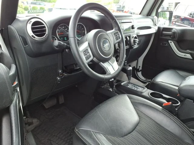 Used 2015 White Jeep Unlimited Sport image 20