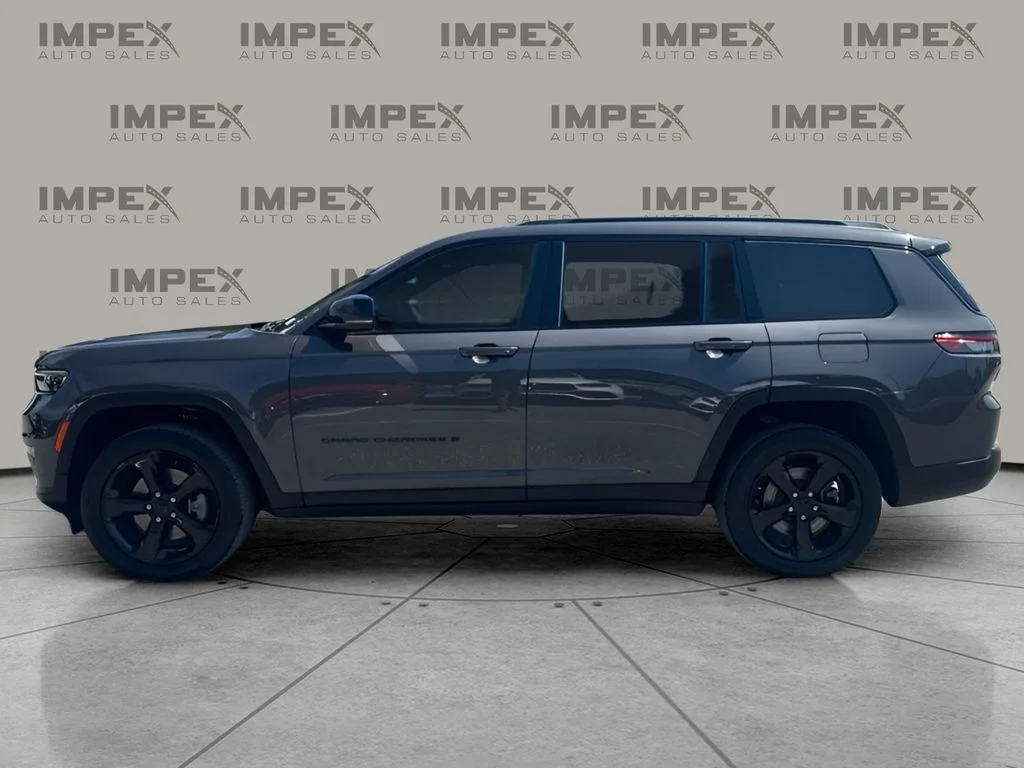 Used 2025 Gray Jeep Limited image 2