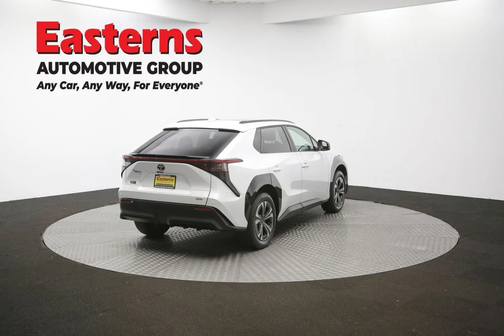 Used 2023 White Toyota XLE image 39