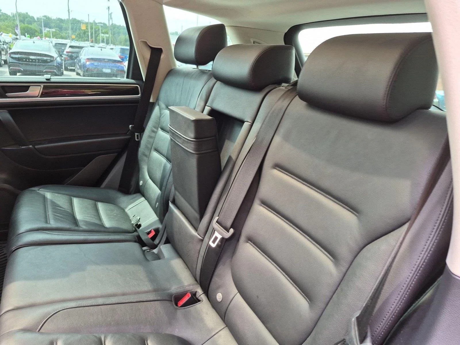 Used 2016 Deep Black Pearl Volkswagen Executive image 33