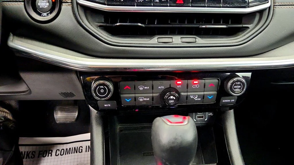 Used 2023 Redline Pearlcoat Jeep (RED) Edition 4x4 image 18