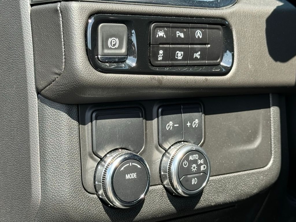 Used 2025 Black GMC Denali image 23