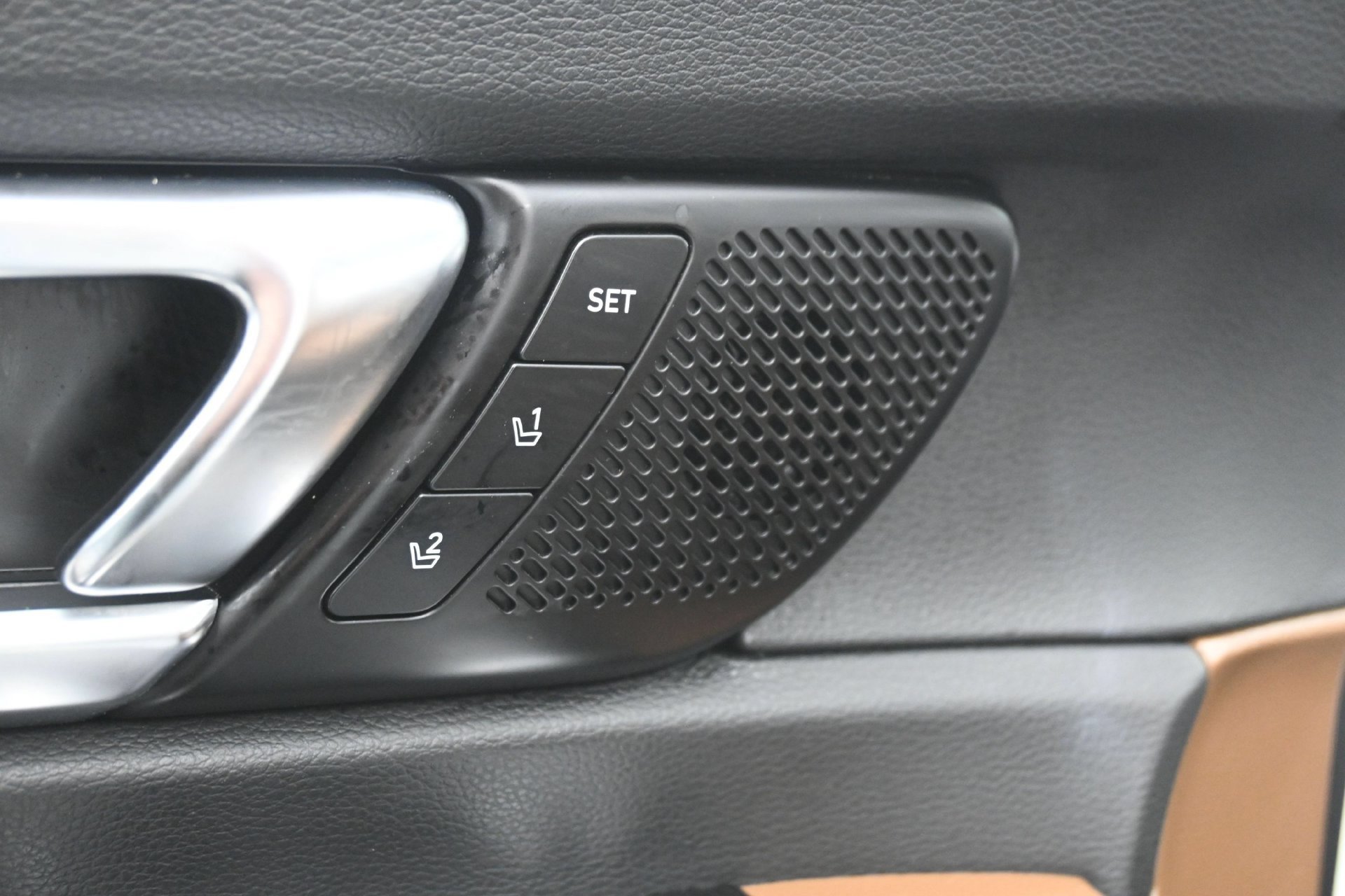 Used 2020 Snow White Pearl Kia SX AWD image 21