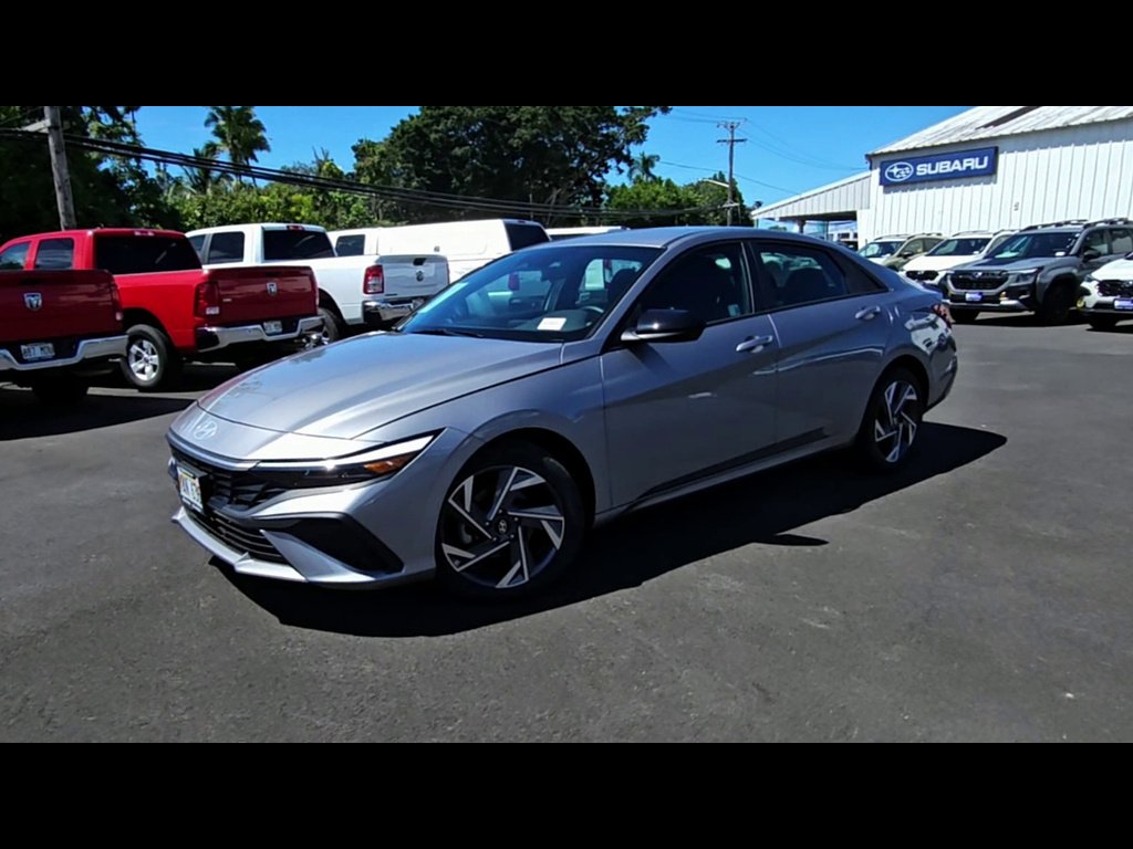 Used 2025 Fluid Metal Metallic Hyundai SEL Sport image 4