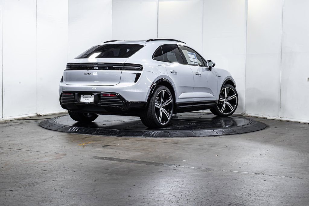 2025 Porsche Macan Turbo Electric - Photo 7
