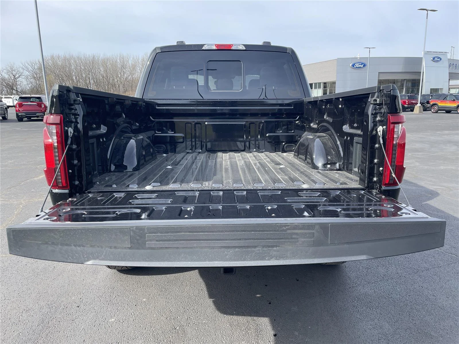 New 2026 Agate Black Metallic Ford XLT image 5