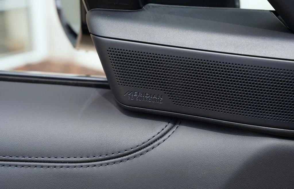 New 2026 Santorini Black Land Rover SE image 11