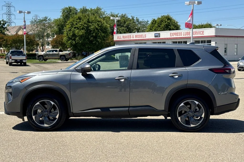 2025 Nissan Rogue SV - Photo 10