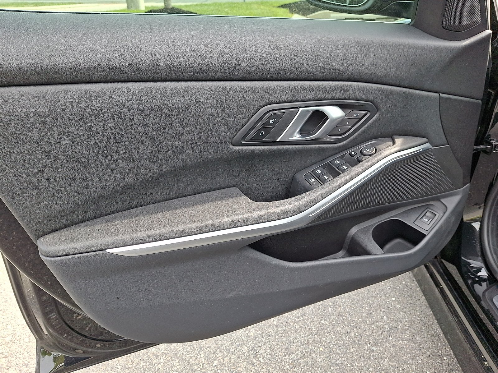 Used 2025 Black Sapphire Metallic BMW xDrive image 12