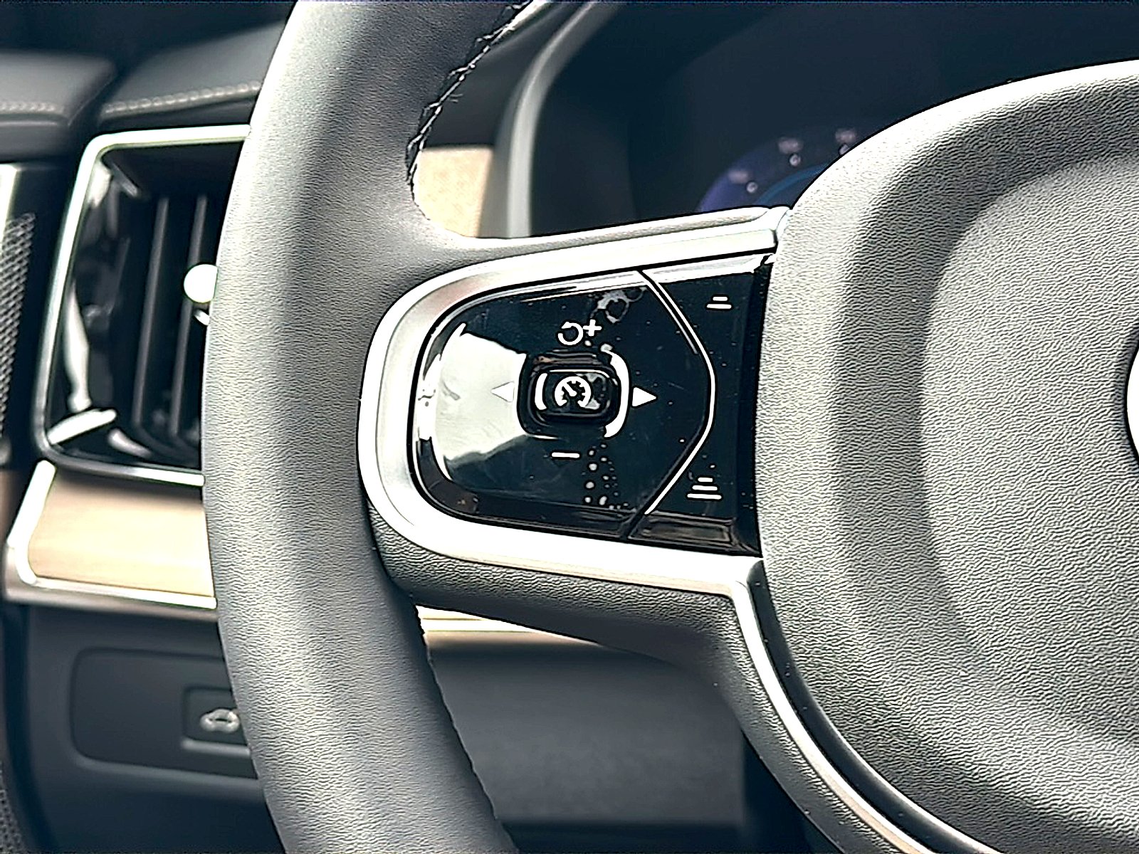 2025 Volvo XC90 Ultra - Photo 21