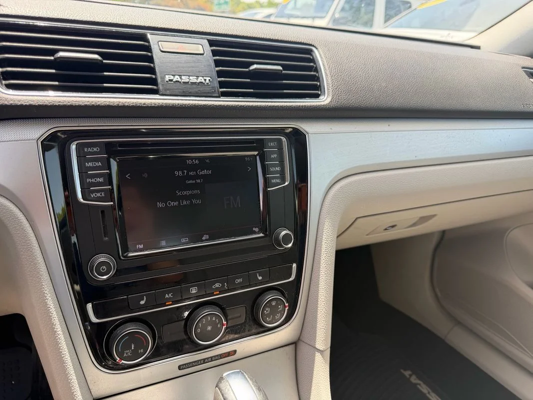 Used 2019  Volkswagen 2.0T Wolfsburg Edition image 13