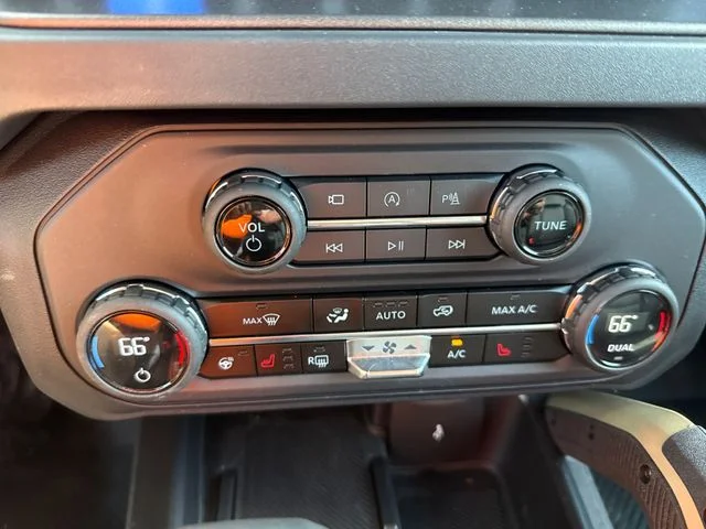 Used 2025 Gray Ford Badlands image 24