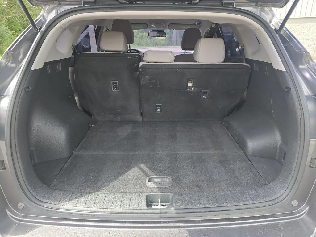 Used 2020 Gray Hyundai SE image 15