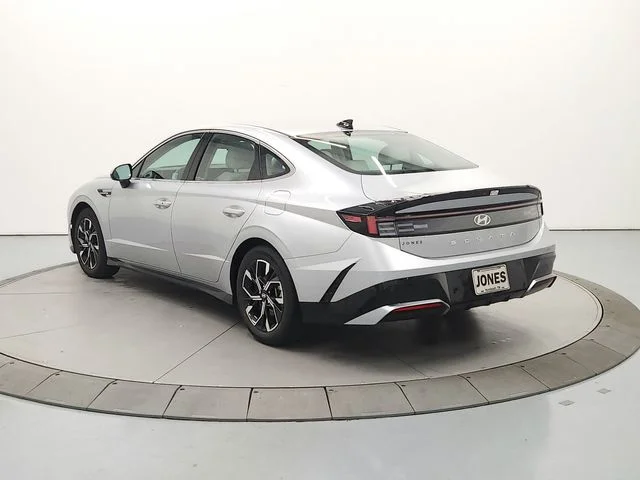 Used 2025 Silver Hyundai SEL image 6