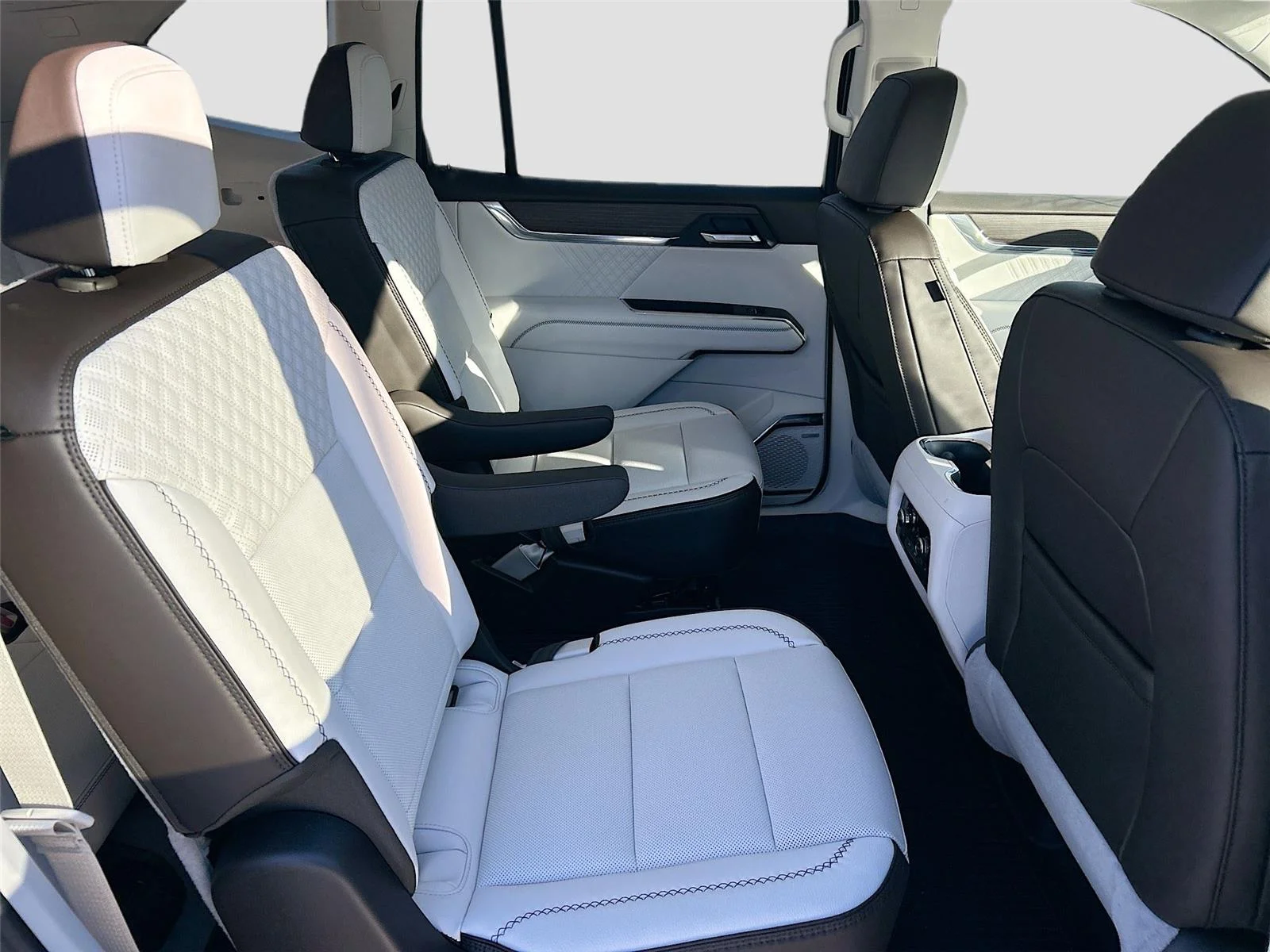 2026 GMC Acadia Denali - Photo 29